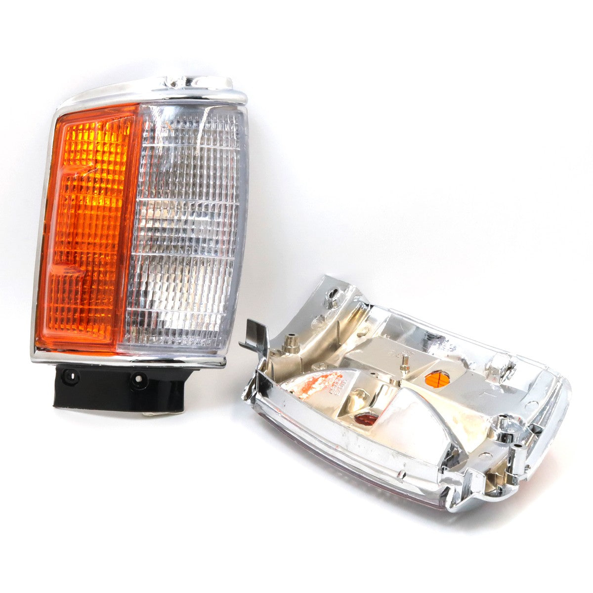 Toyota Hilux YN65 4x4 Corner Lamps With Hump Chrome