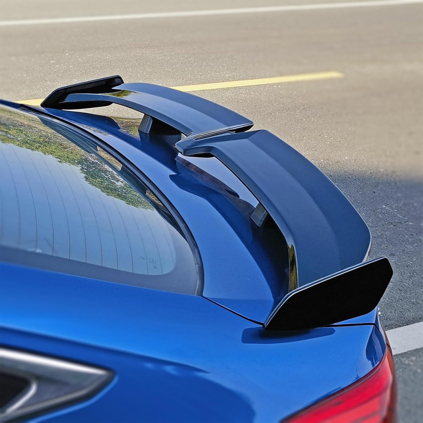 Universal boot spoiler for sedan
