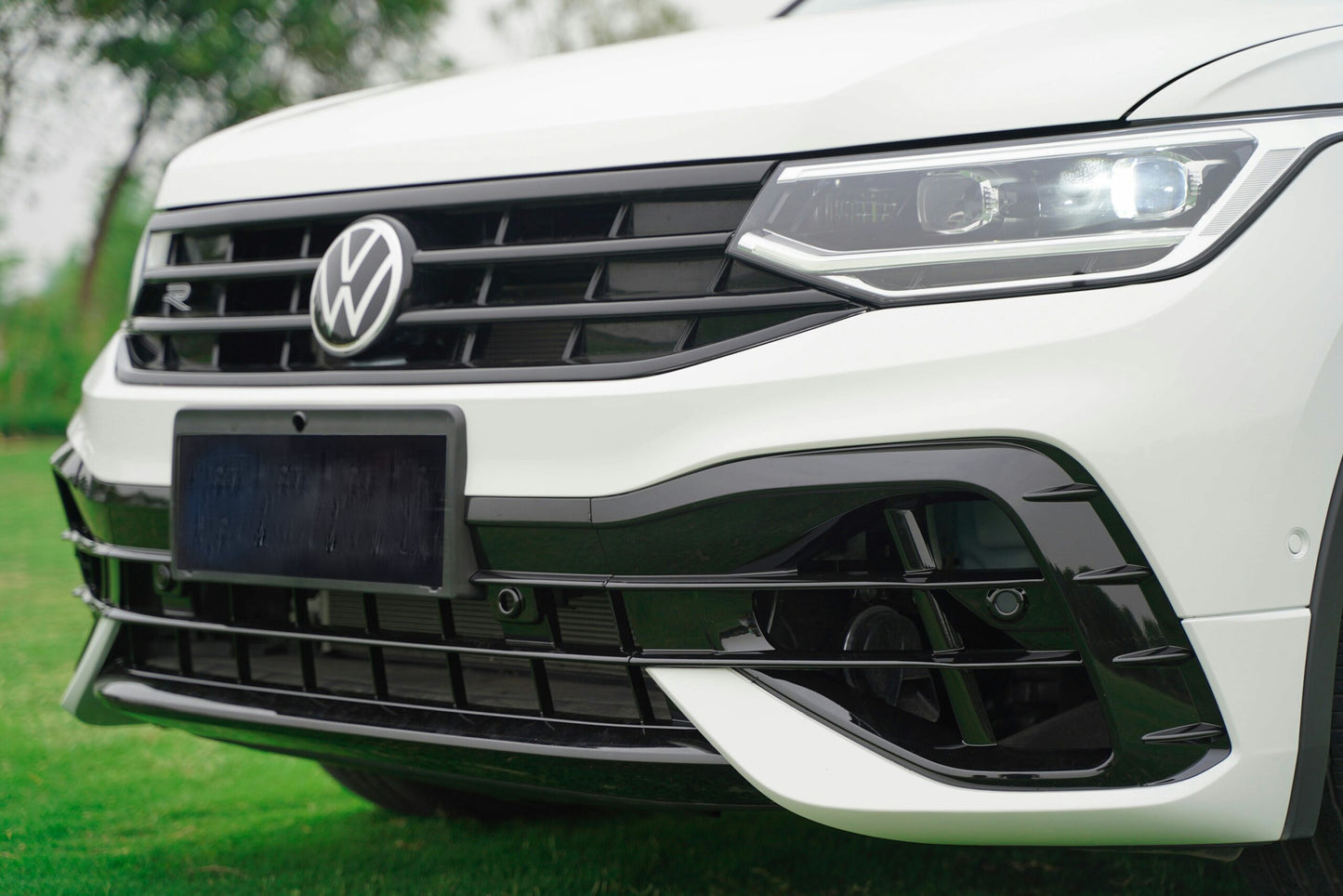 VW TIGUAN R-LINE FRONT BUMPER COMPLETE